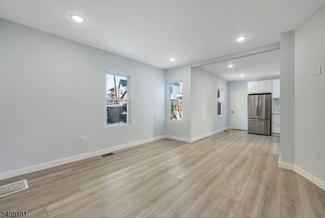 17 Mission St, Montclair Twp., NJ 07042