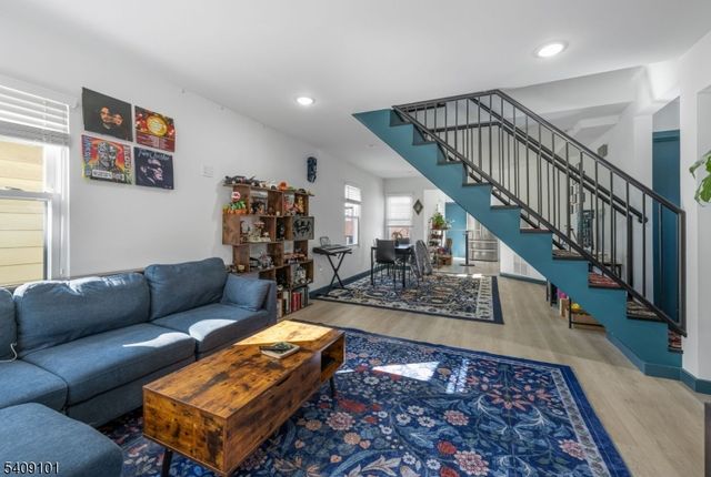 17 Mission St, Montclair Twp., NJ 07042