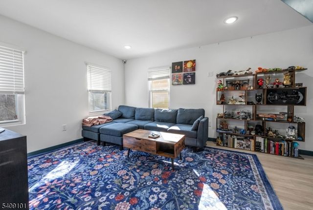 17 Mission St, Montclair Twp., NJ 07042