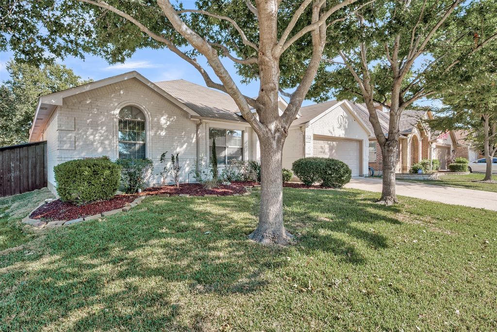 12109 Ridge Tree Road, Fort Worth, TX 76036