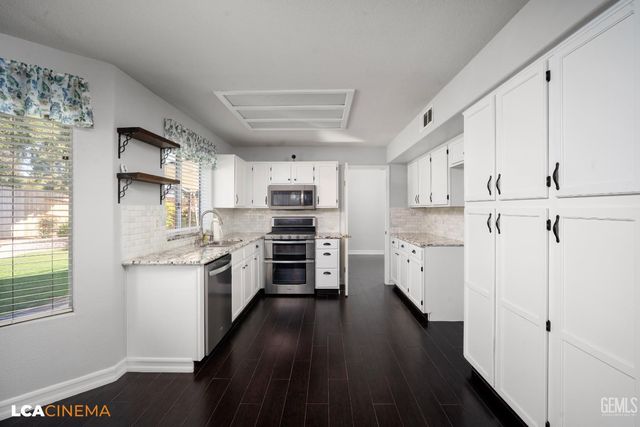 9302 Southwick Drive, Bakersfield, CA 93312