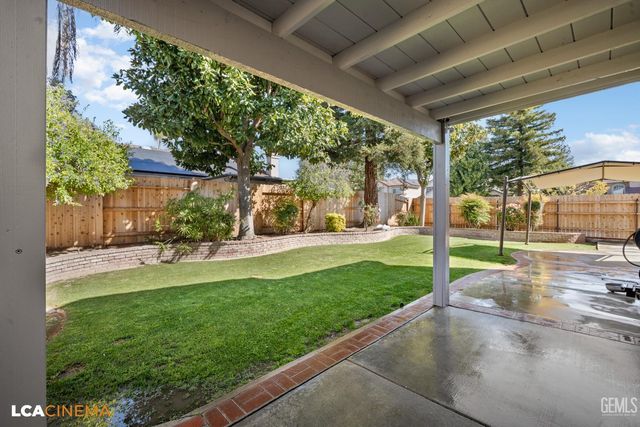 9302 Southwick Drive, Bakersfield, CA 93312