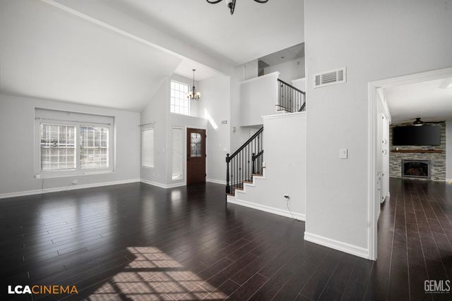 9302 Southwick Drive, Bakersfield, CA 93312