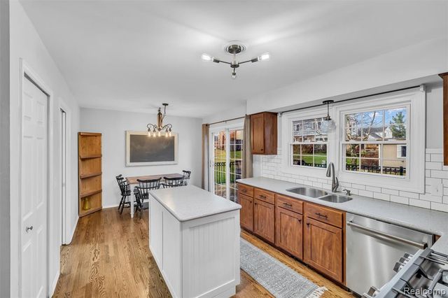 45077 Roundview Drive, Novi, MI 48375