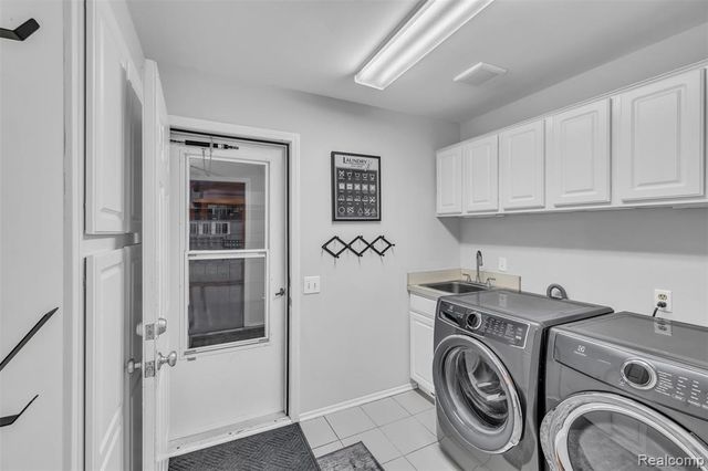 45077 Roundview Drive, Novi, MI 48375