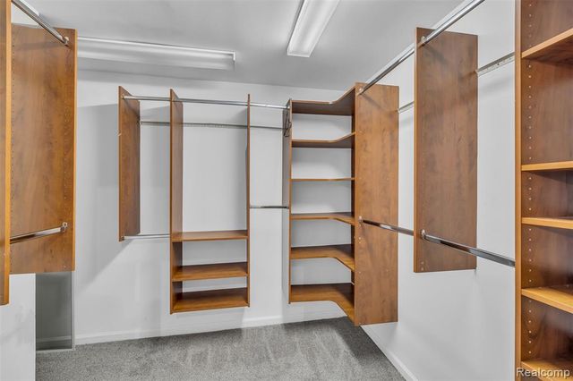 45077 Roundview Drive, Novi, MI 48375