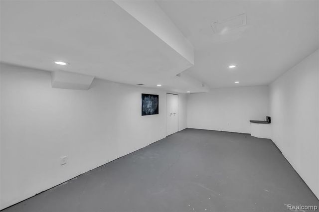 45077 Roundview Drive, Novi, MI 48375