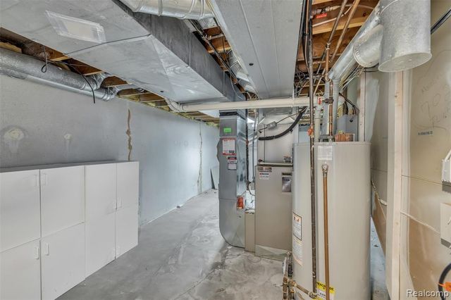 45077 Roundview Drive, Novi, MI 48375