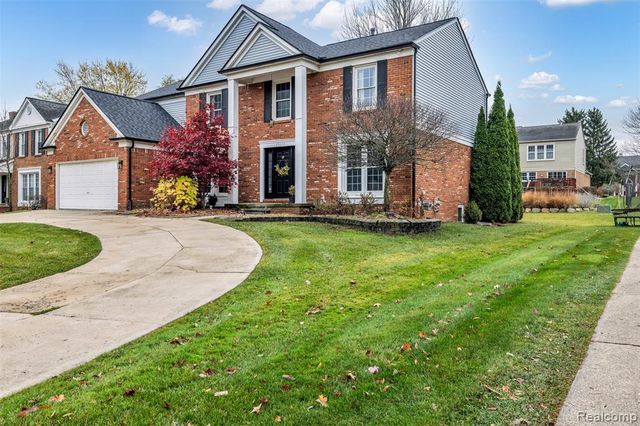 45077 Roundview Drive, Novi, MI 48375