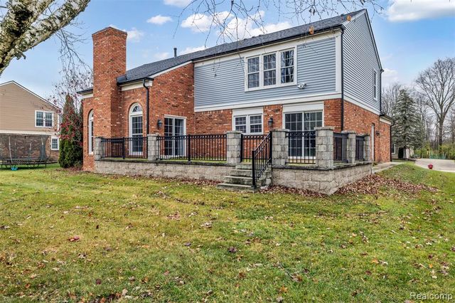 45077 Roundview Drive, Novi, MI 48375