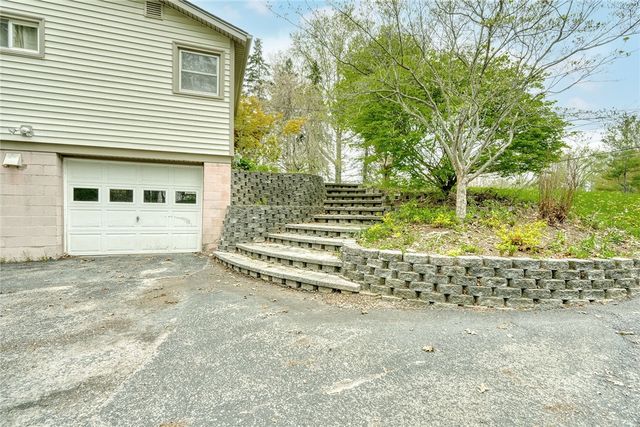 924 Ridge Road, Ontario, NY 14519