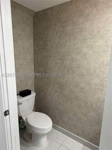 10300 NW 66th St, Doral, FL 33178