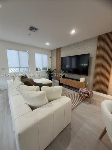 10300 NW 66th St, Doral, FL 33178