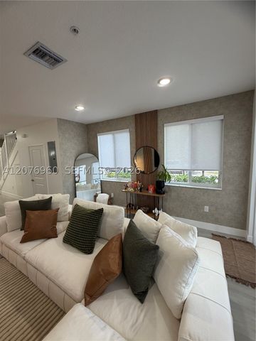 10300 NW 66th St, Doral, FL 33178