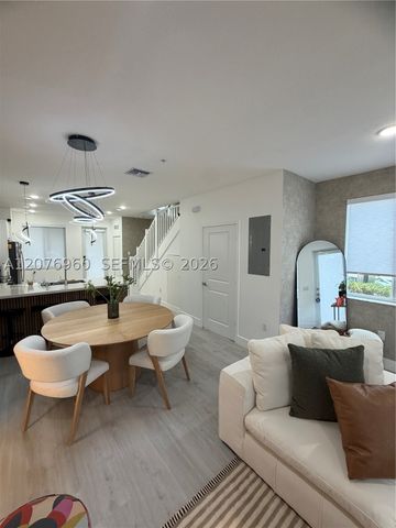 10300 NW 66th St, Doral, FL 33178