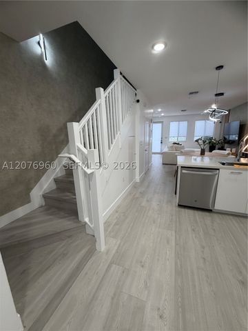 10300 NW 66th St, Doral, FL 33178