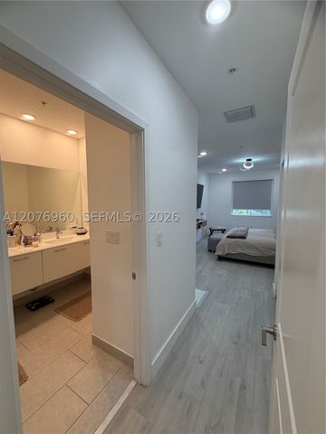 10300 NW 66th St, Doral, FL 33178