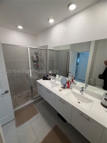 10300 NW 66th St, Doral, FL 33178