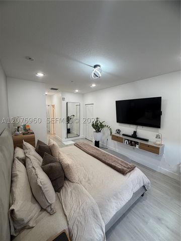 10300 NW 66th St, Doral, FL 33178