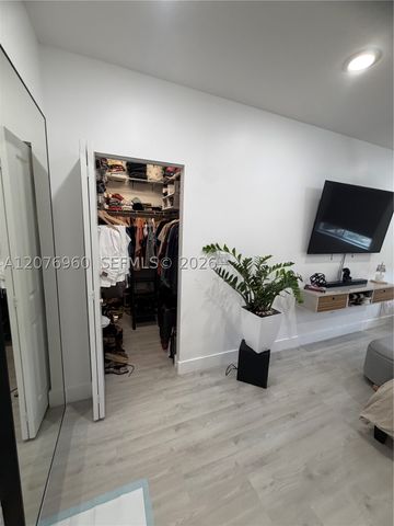 10300 NW 66th St, Doral, FL 33178