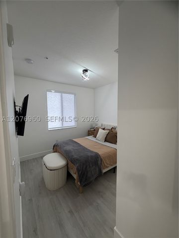 10300 NW 66th St, Doral, FL 33178