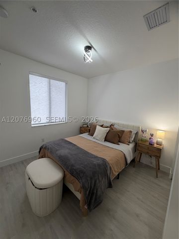 10300 NW 66th St, Doral, FL 33178