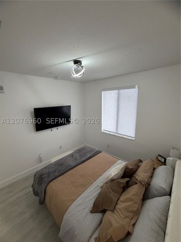 10300 NW 66th St, Doral, FL 33178