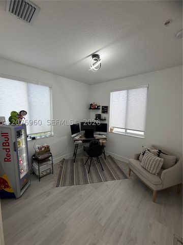 10300 NW 66th St, Doral, FL 33178