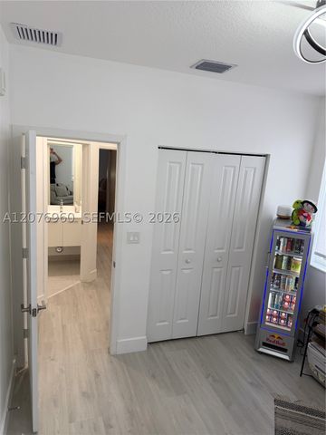 10300 NW 66th St, Doral, FL 33178
