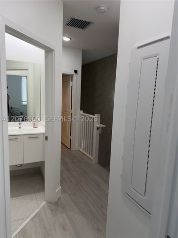10300 NW 66th St, Doral, FL 33178