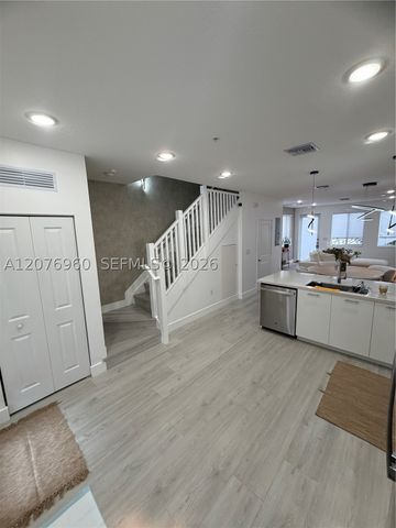 10300 NW 66th St, Doral, FL 33178