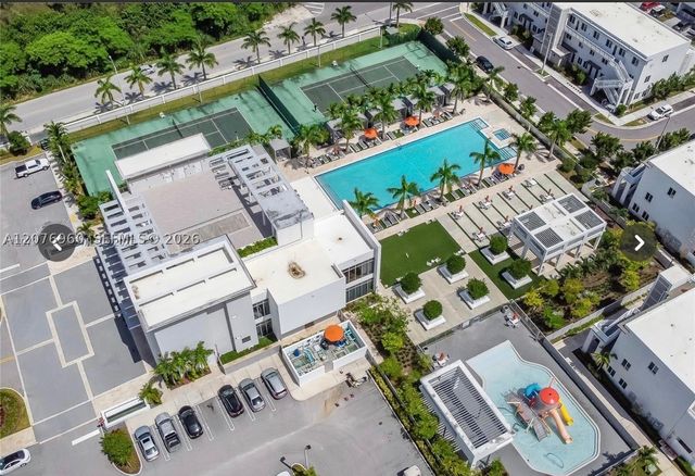 10300 NW 66th St, Doral, FL 33178