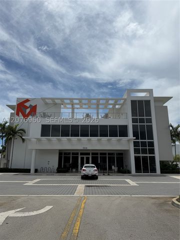 10300 NW 66th St, Doral, FL 33178