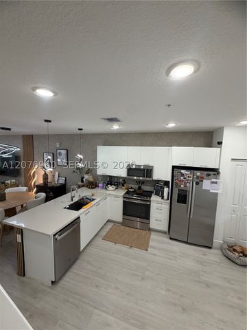 10300 NW 66th St, Doral, FL 33178