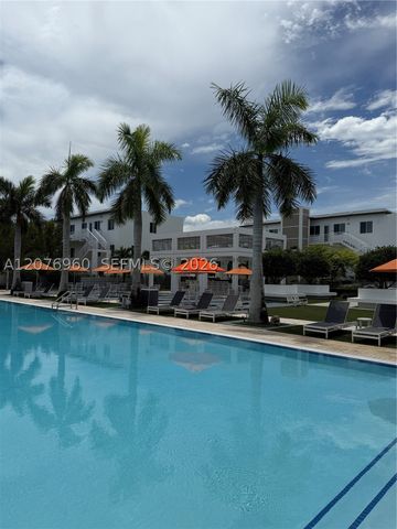 10300 NW 66th St, Doral, FL 33178