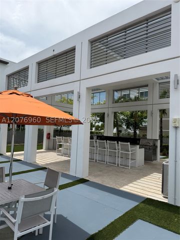 10300 NW 66th St, Doral, FL 33178
