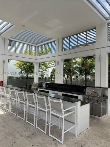 10300 NW 66th St, Doral, FL 33178