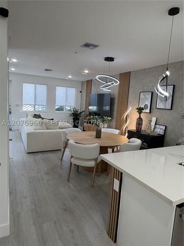 10300 NW 66th St, Doral, FL 33178