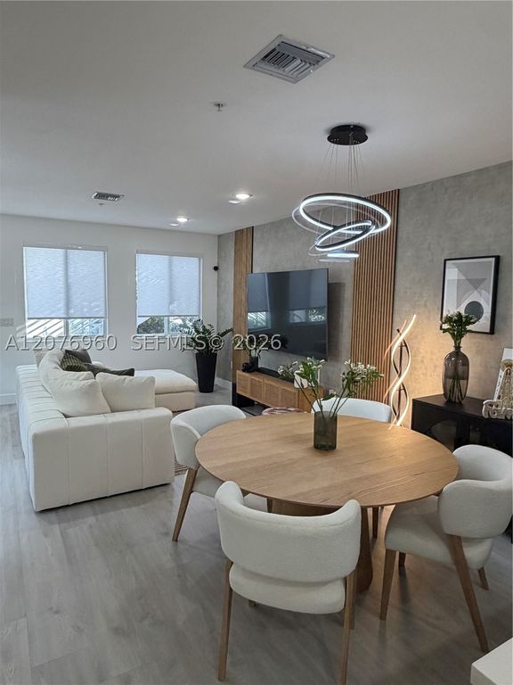10300 NW 66th St, Doral, FL 33178