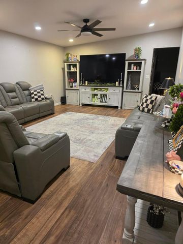 703 Steele Drive, Spearman, TX 79081