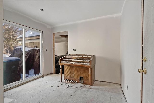 9647 Lee Boulevard, Leawood, KS 66206