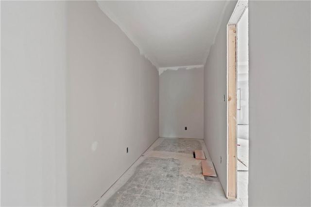 9647 Lee Boulevard, Leawood, KS 66206