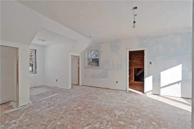 9647 Lee Boulevard, Leawood, KS 66206