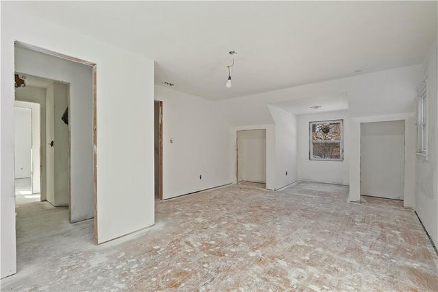 9647 Lee Boulevard, Leawood, KS 66206