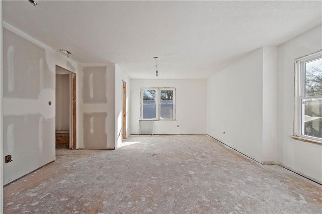 9647 Lee Boulevard, Leawood, KS 66206