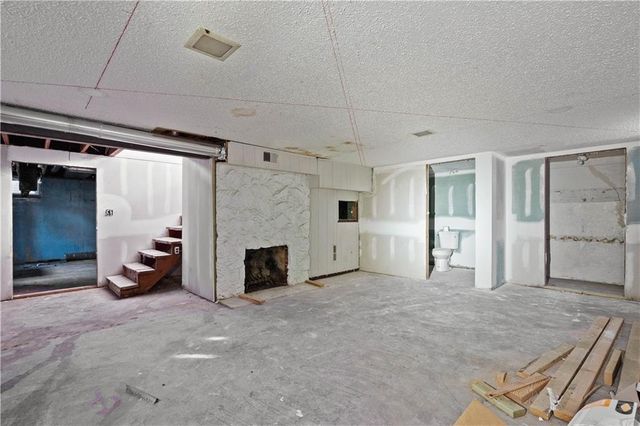 9647 Lee Boulevard, Leawood, KS 66206