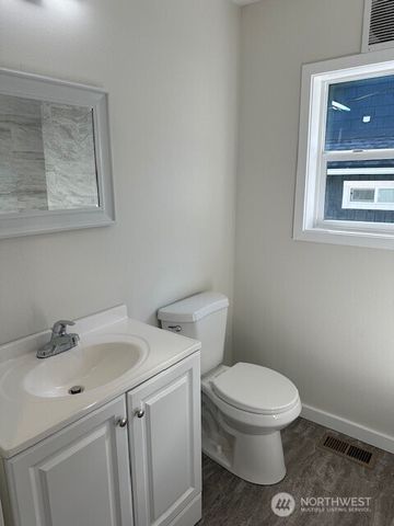 402 S 4TH Avenue, Kelso, WA 98626