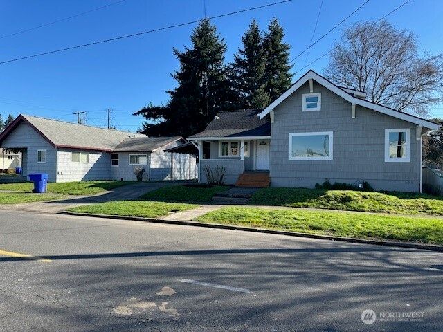 402 S 4TH Avenue, Kelso, WA 98626