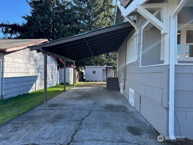 402 S 4TH Avenue, Kelso, WA 98626