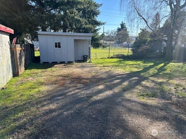 402 S 4TH Avenue, Kelso, WA 98626